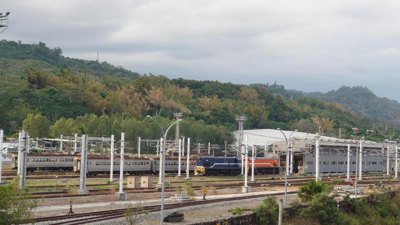 ホテル The Railroad Runs T'ai-tung エクステリア 写真